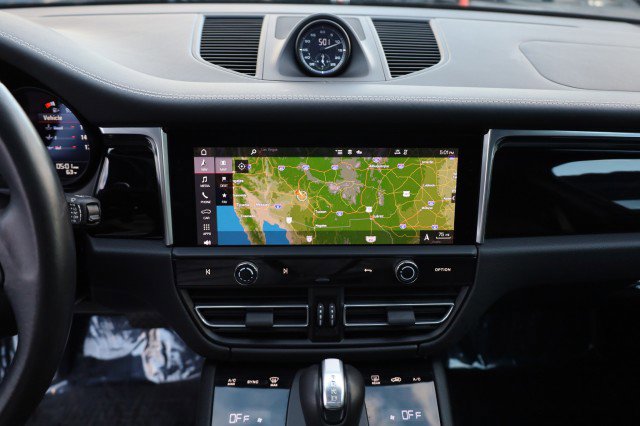 Used 2023 Porsche Macan S image 35