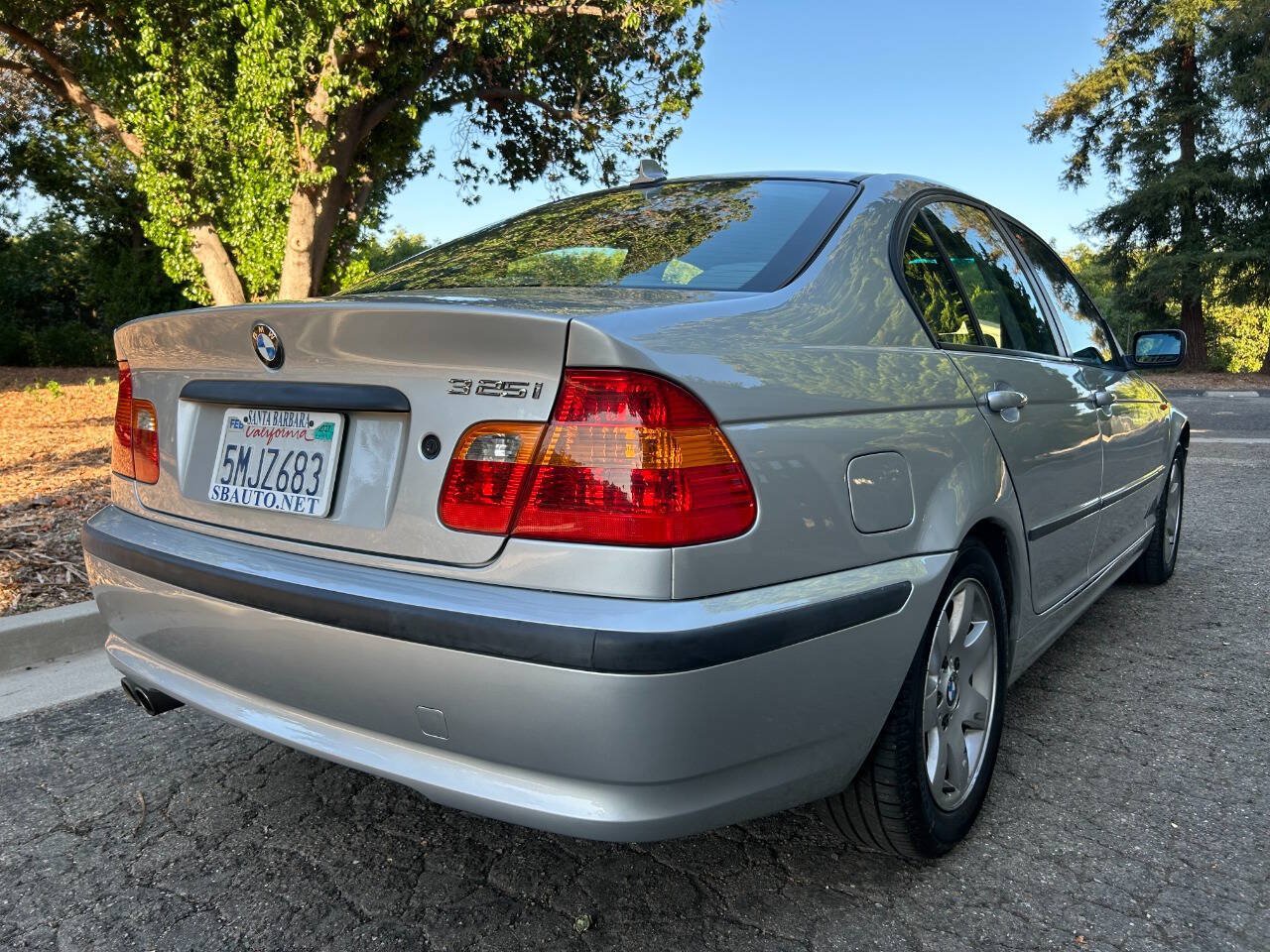 Used 2005 BMW 325i Sedan RWD image 12