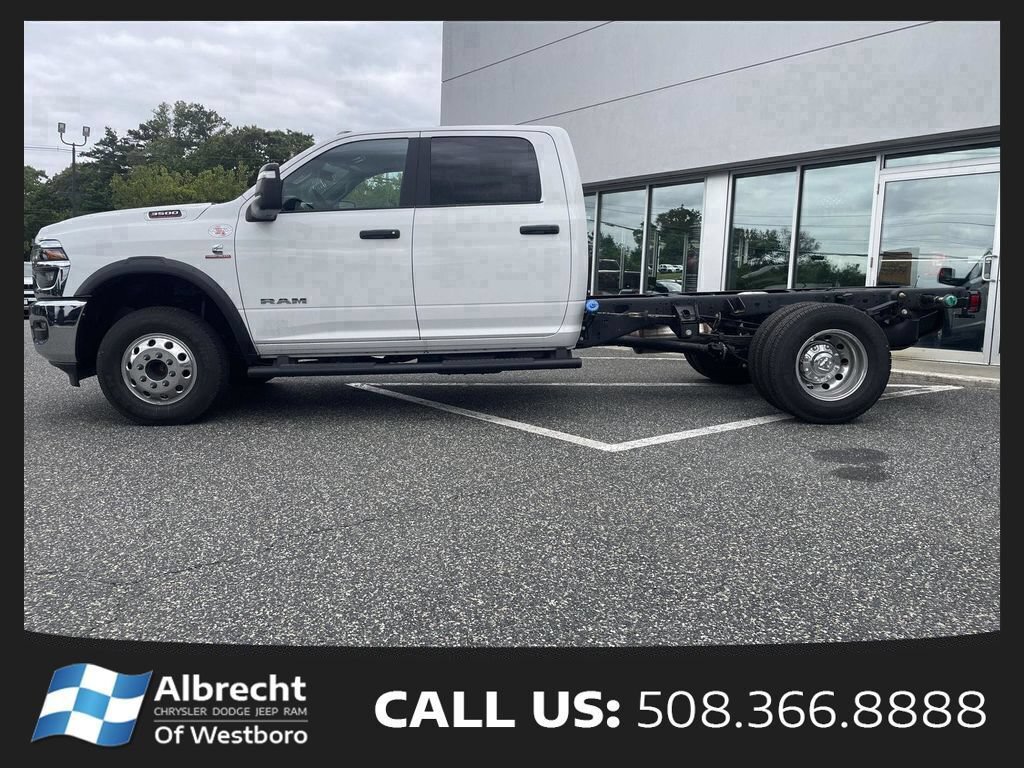 New 2026 RAM 3500 Big Horn AWD/4WD image 3
