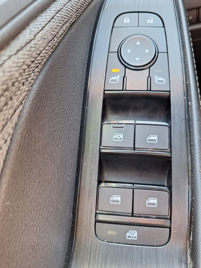Used 2023 Nissan Rogue SV image 20