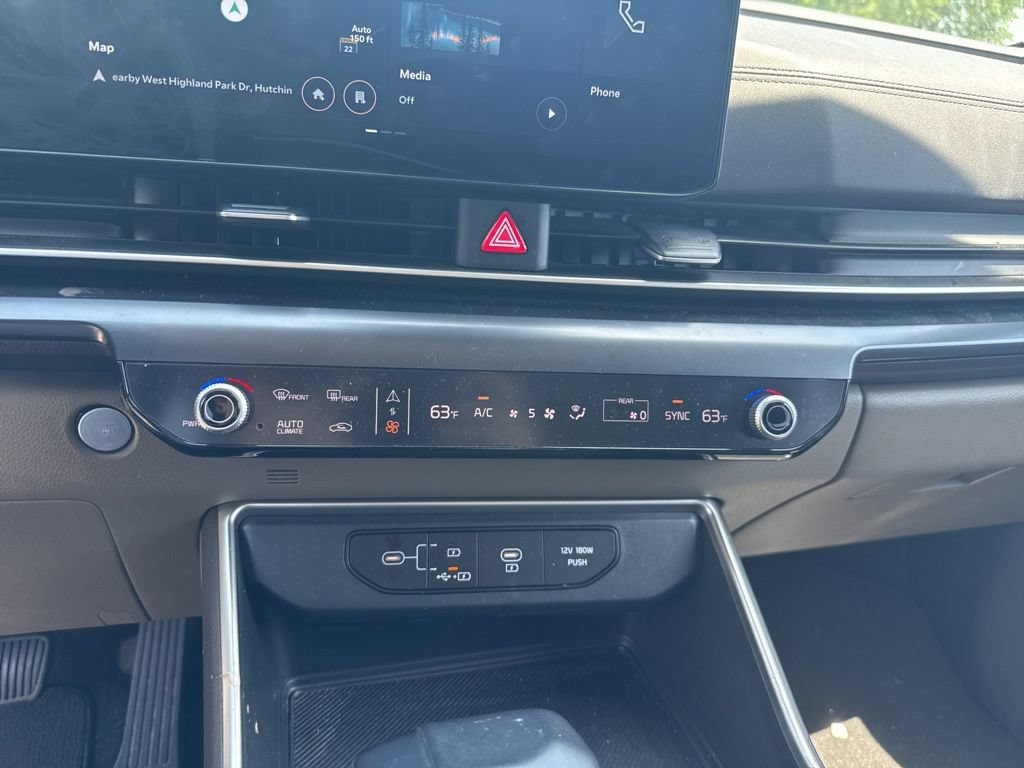 Used 2025 Kia Carnival FWD image 12