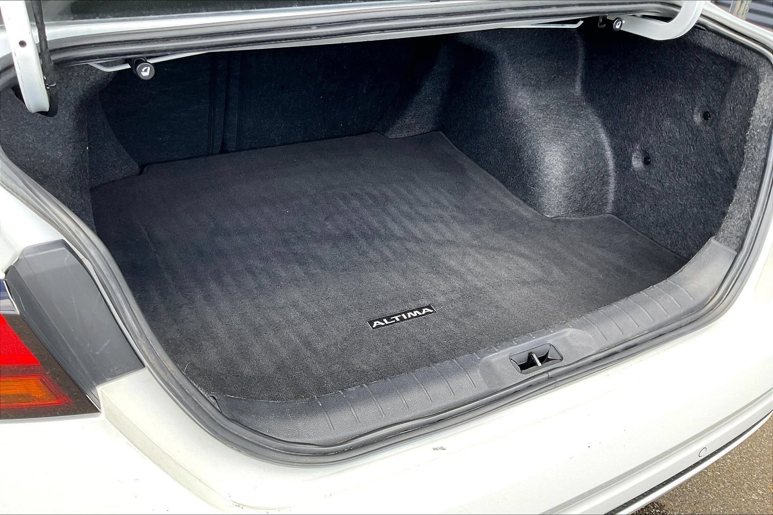 Used 2024 Nissan Altima 2.5 S FWD image 24