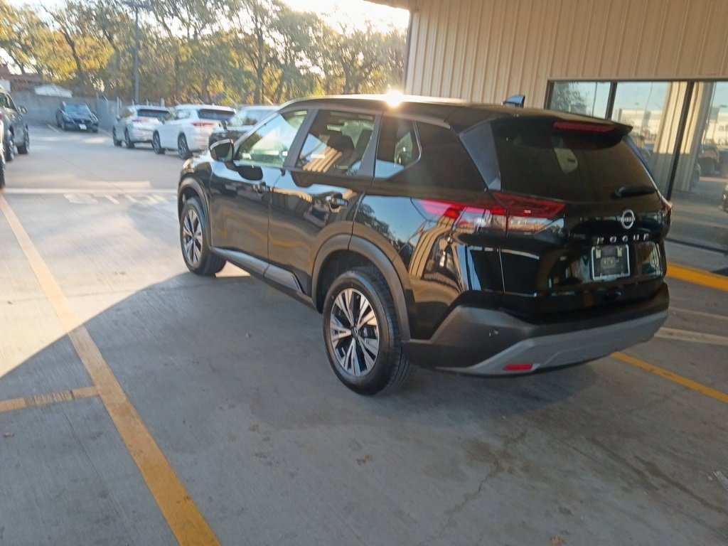 Used 2023 Nissan Rogue SV image 11