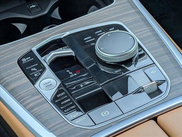 Certified 2025 BMW X5 xDrive50e w/ Premium Package image 12