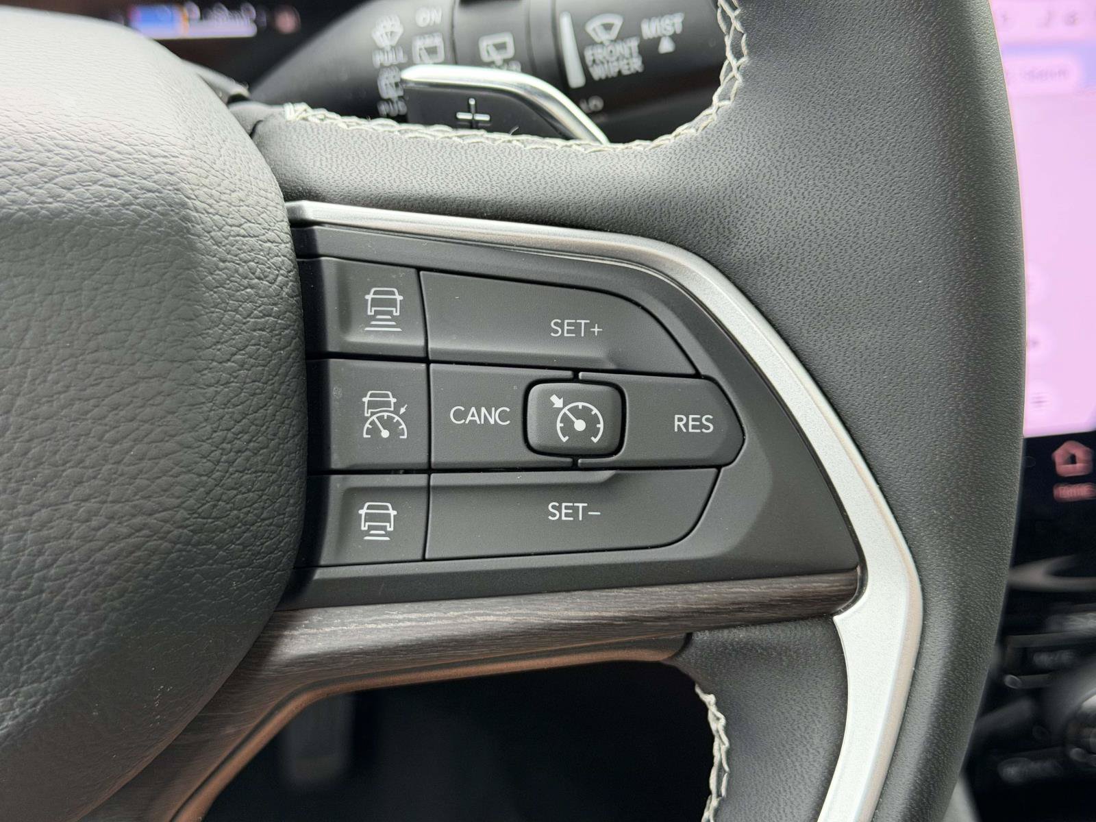 Used 2025 Jeep Grand Cherokee Limited w/ MOPAR Finishing Package AWD/4WD image 21