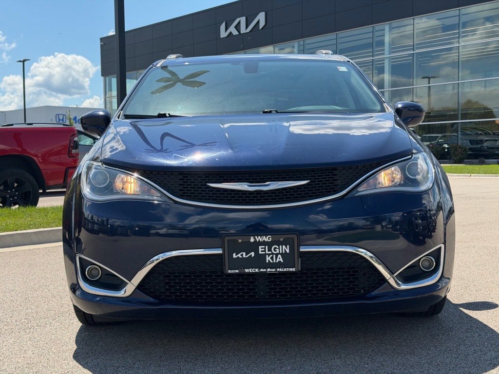 Used 2018 Chrysler Pacifica Touring-L FWD image 2