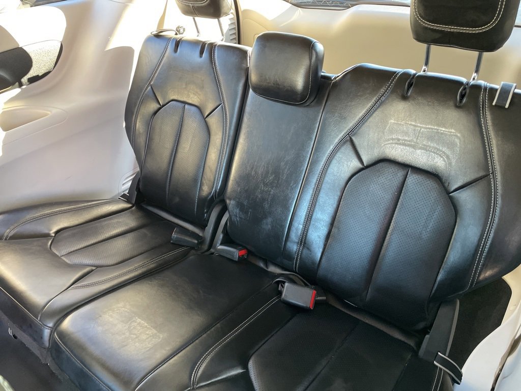 Used 2024 Chrysler Pacifica Touring-L image 12