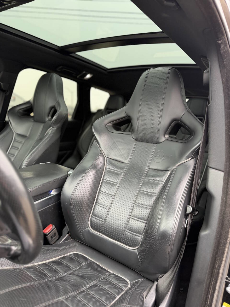 Used 2015 Land Rover Range Rover Sport SVR AWD/4WD image 15