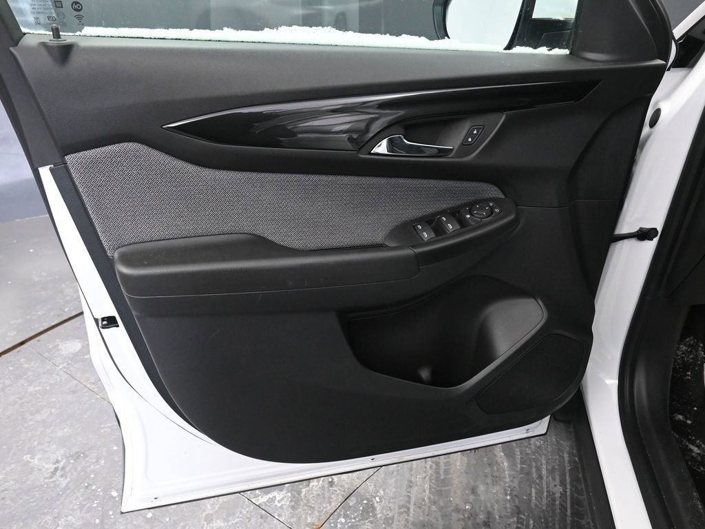 Used 2025 Chevrolet TrailBlazer LT w/ Driver Confidence Package image 19