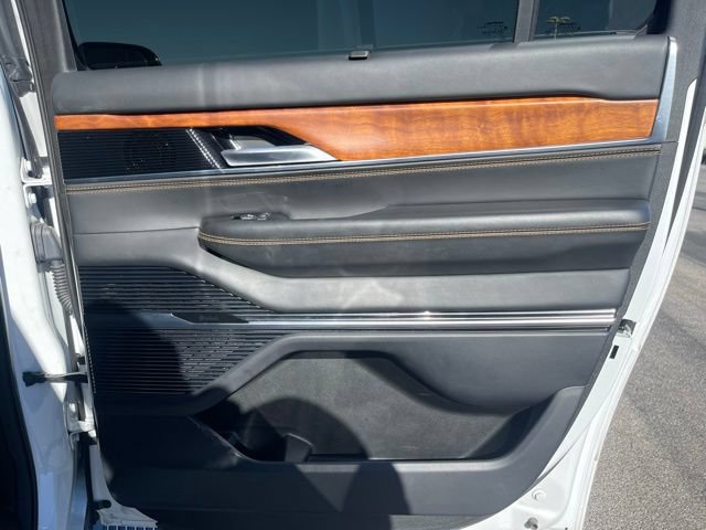 Used 2023 Jeep Grand Wagoneer L Series III w/ Rear Seat Video Group 1 AWD/4WD image 14