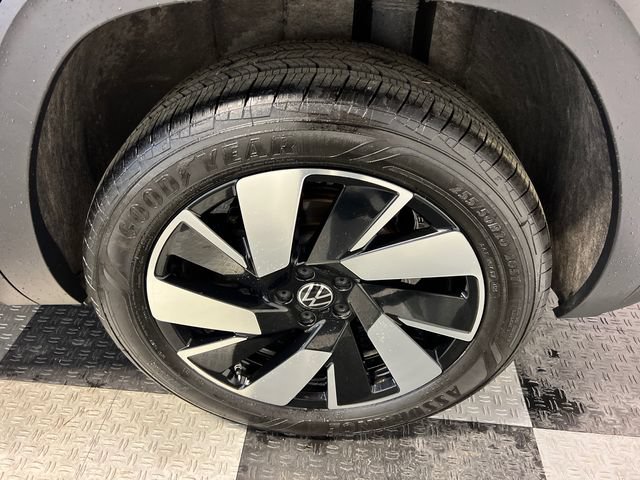Certified 2024 Volkswagen Atlas Cross Sport SE FWD image 16