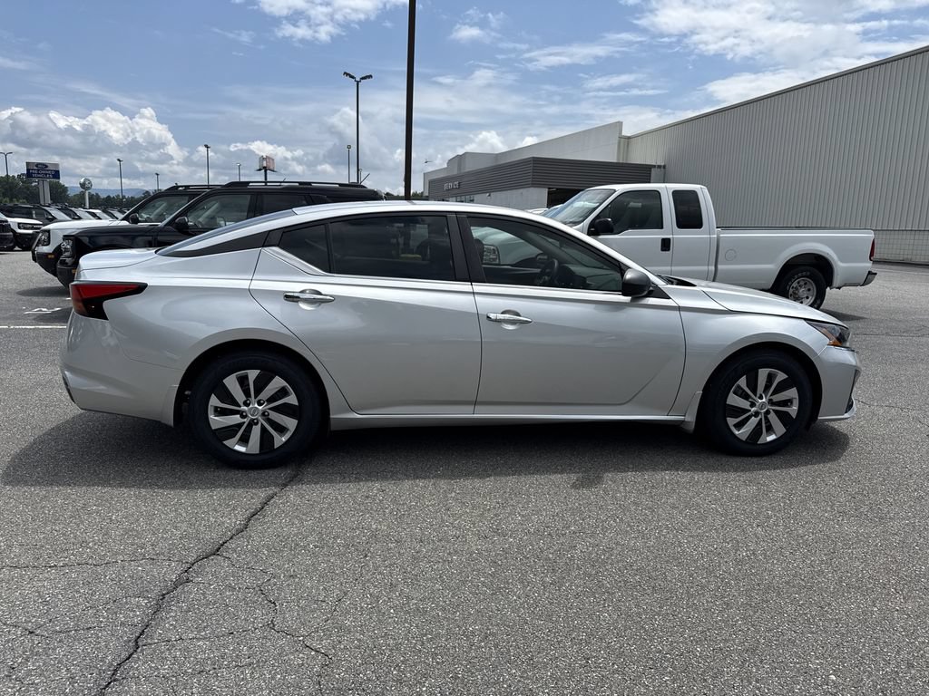 Used 2024 Nissan Altima 2.5 S FWD image 8