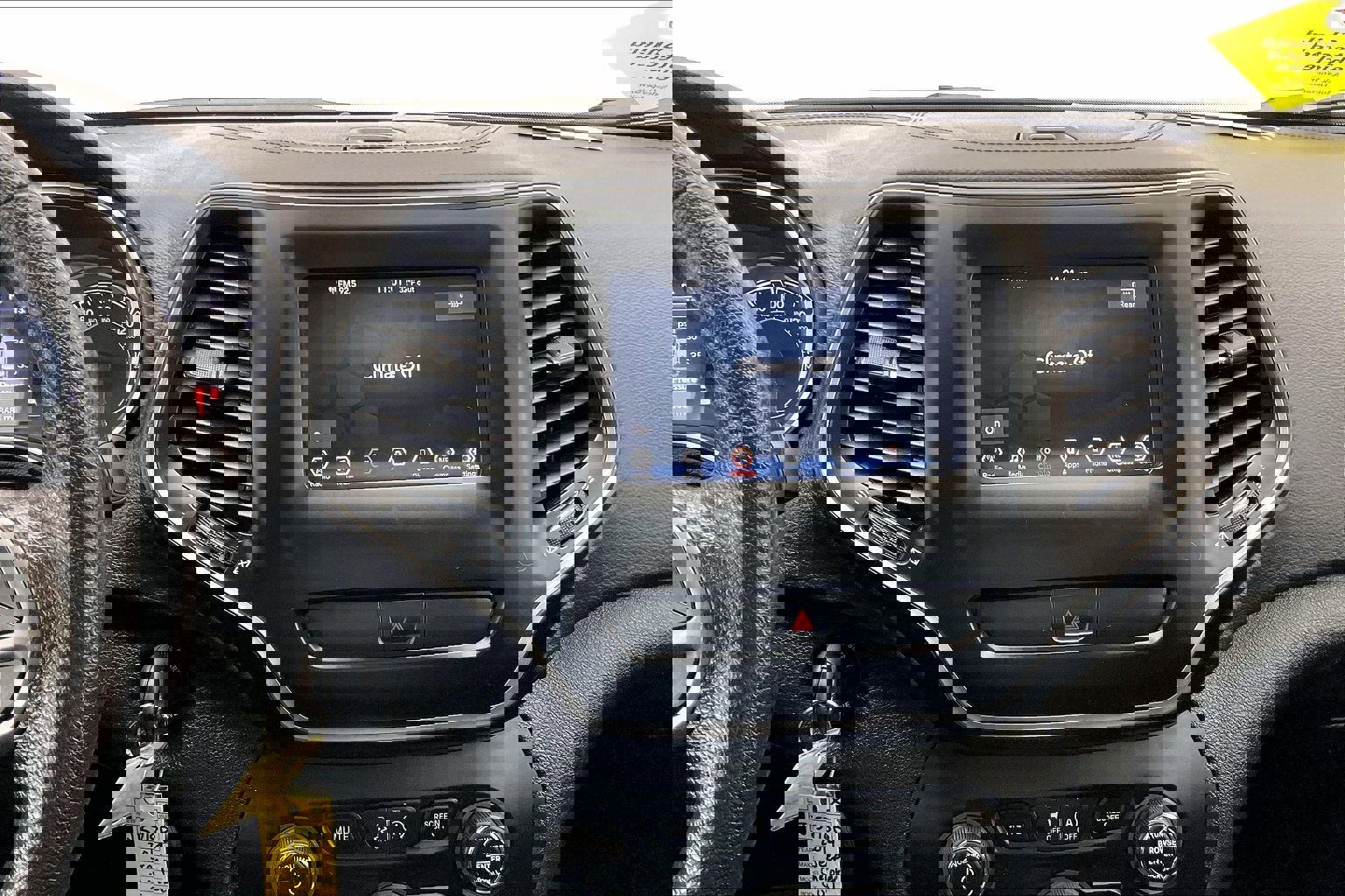 Used 2019 Jeep Cherokee Latitude w/ Popular Appearance Group image 5