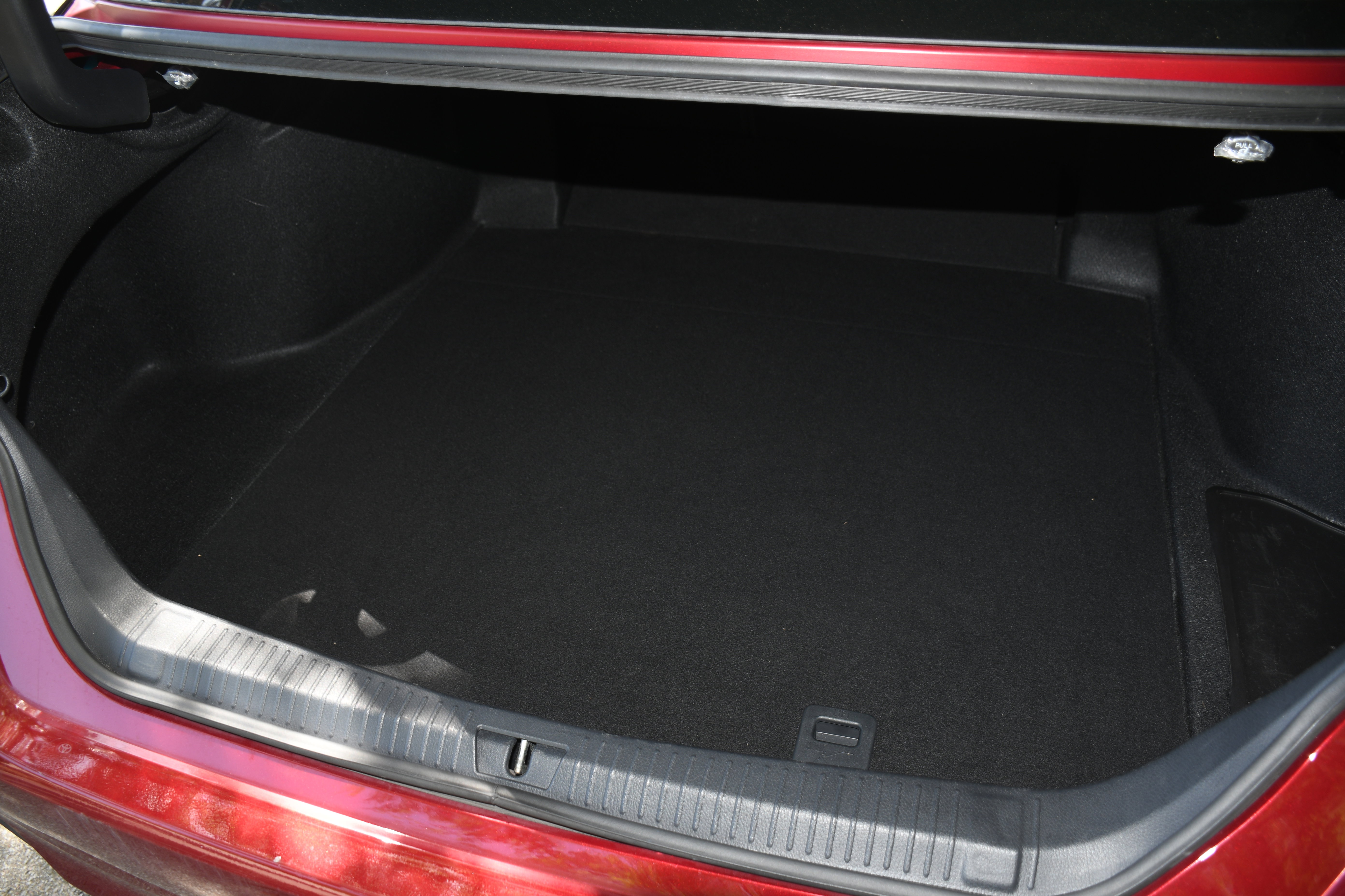 Certified 2021 Toyota Avalon XLE w/ Moonroof Package image 18