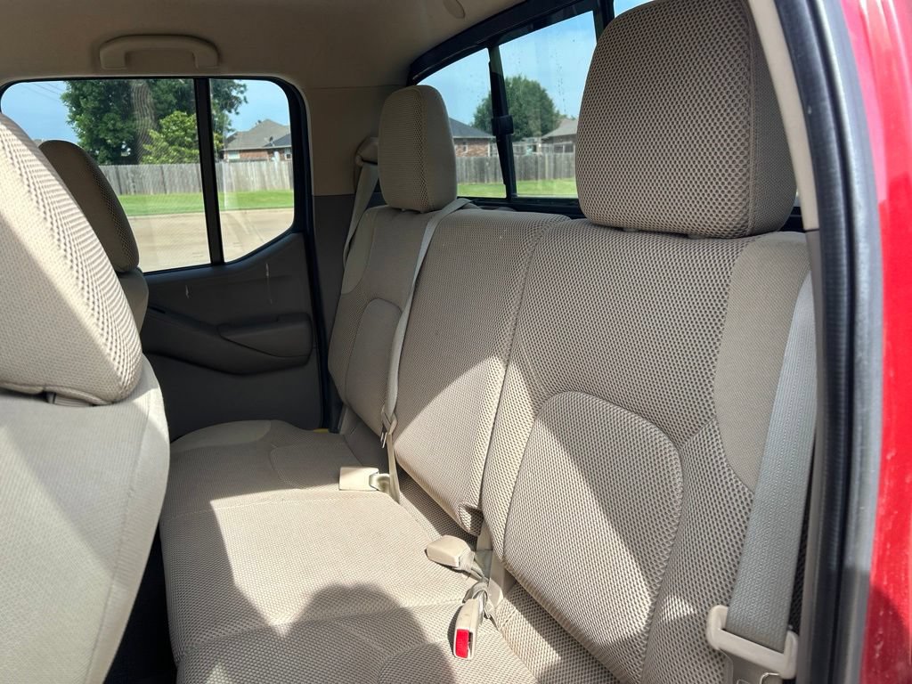 Used 2014 Nissan Frontier SV w/ SV Value Truck Package RWD image 11