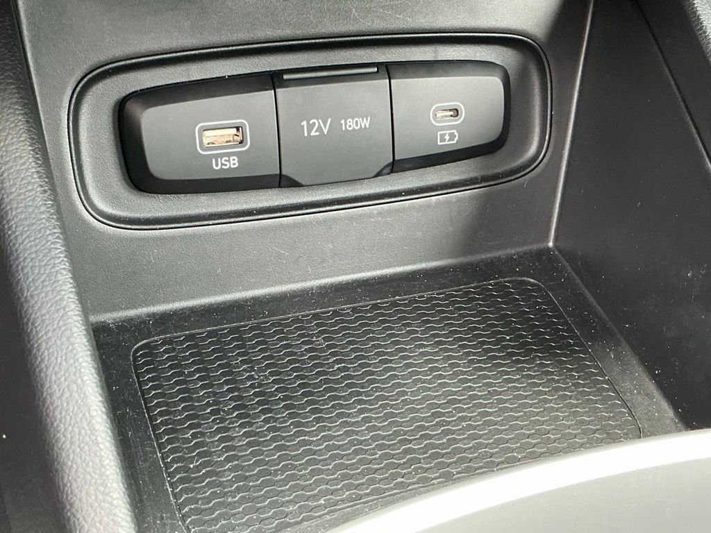 Used 2025 Hyundai Venue SEL FWD image 31