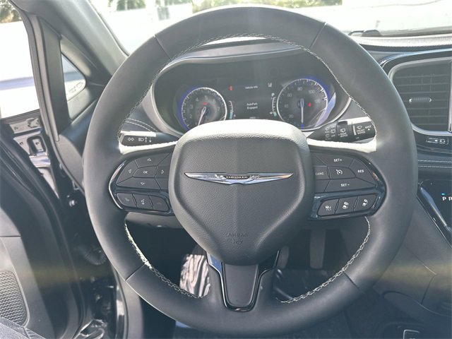 Used 2023 Chrysler Pacifica Touring-L w/ S Appearance Package image 11