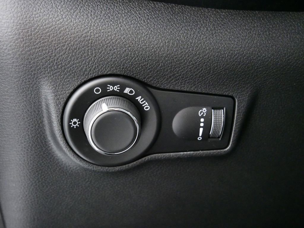 Used 2024 Jeep Compass Sport image 34