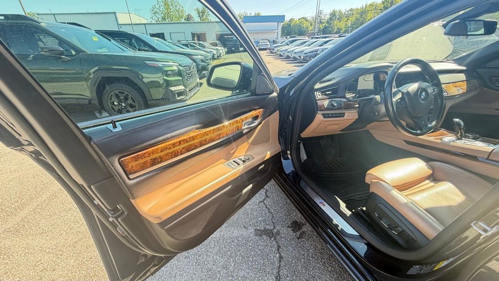 Used 2014 BMW 750i xDrive AWD/4WD image 19