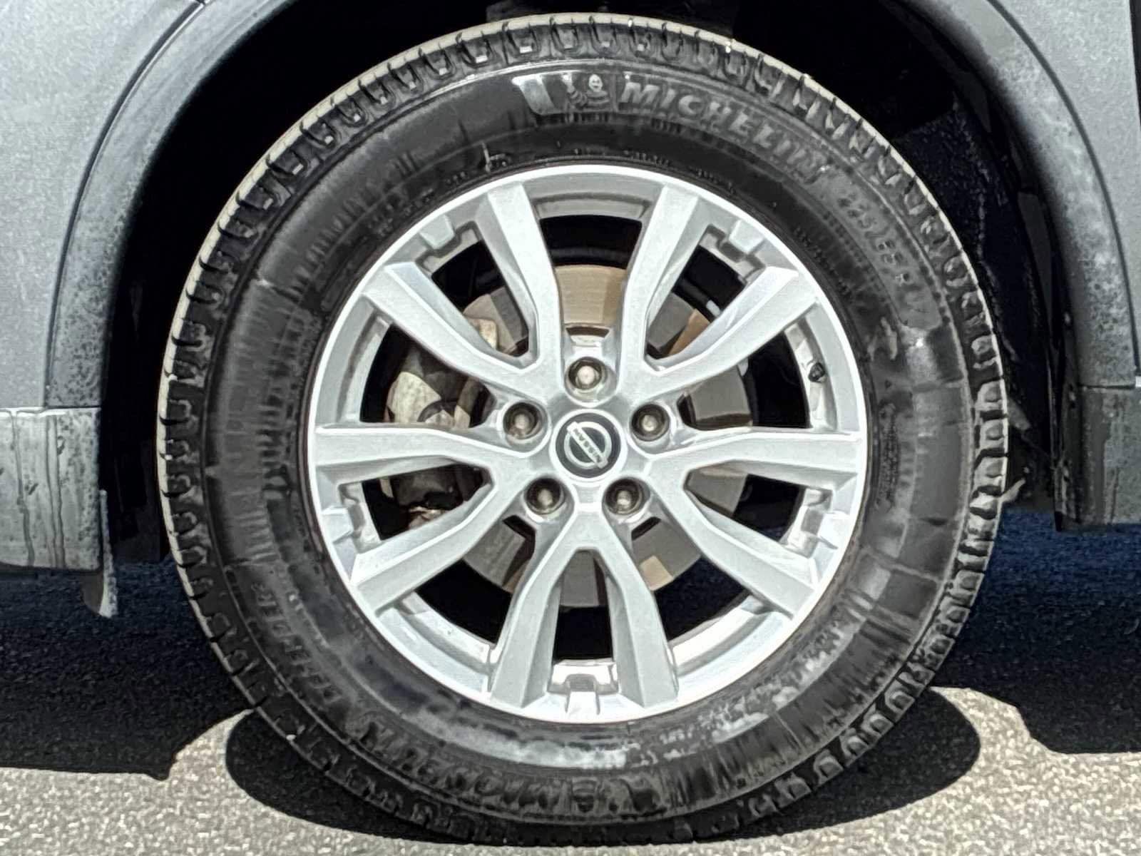 Used 2017 Nissan Rogue SV AWD/4WD image 18