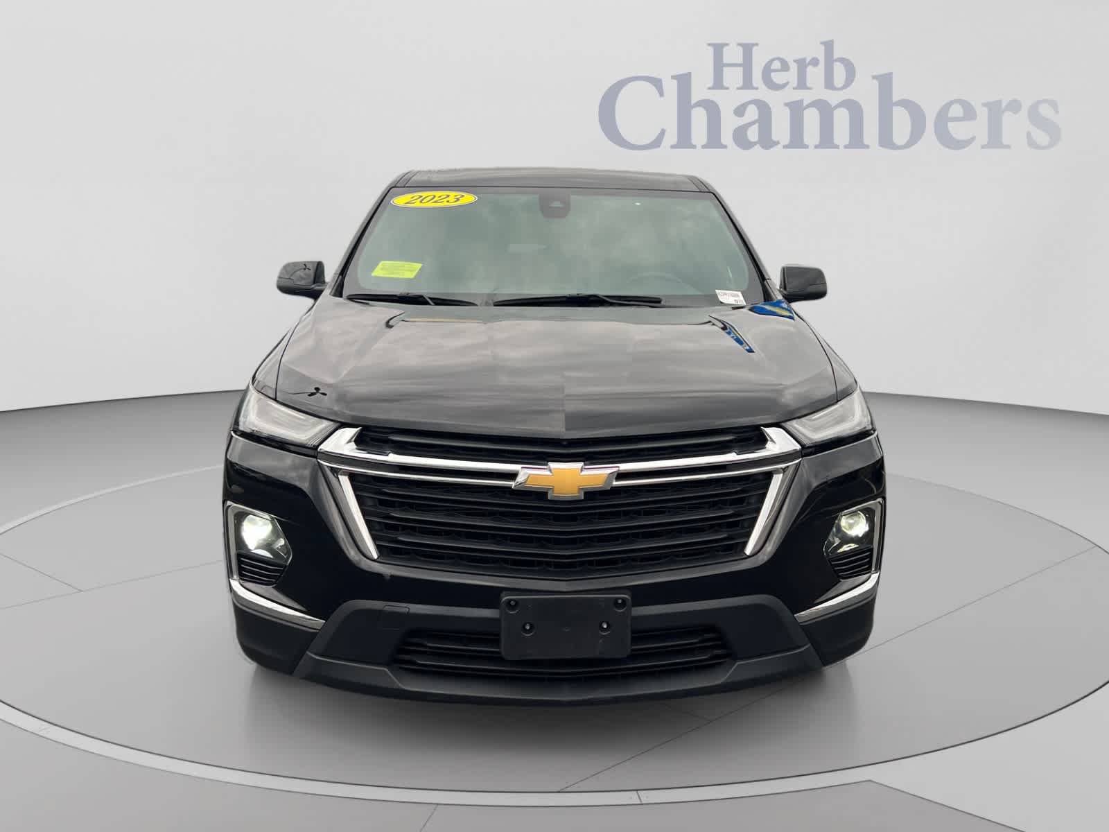 Used 2023 Chevrolet Traverse LS AWD/4WD image 2