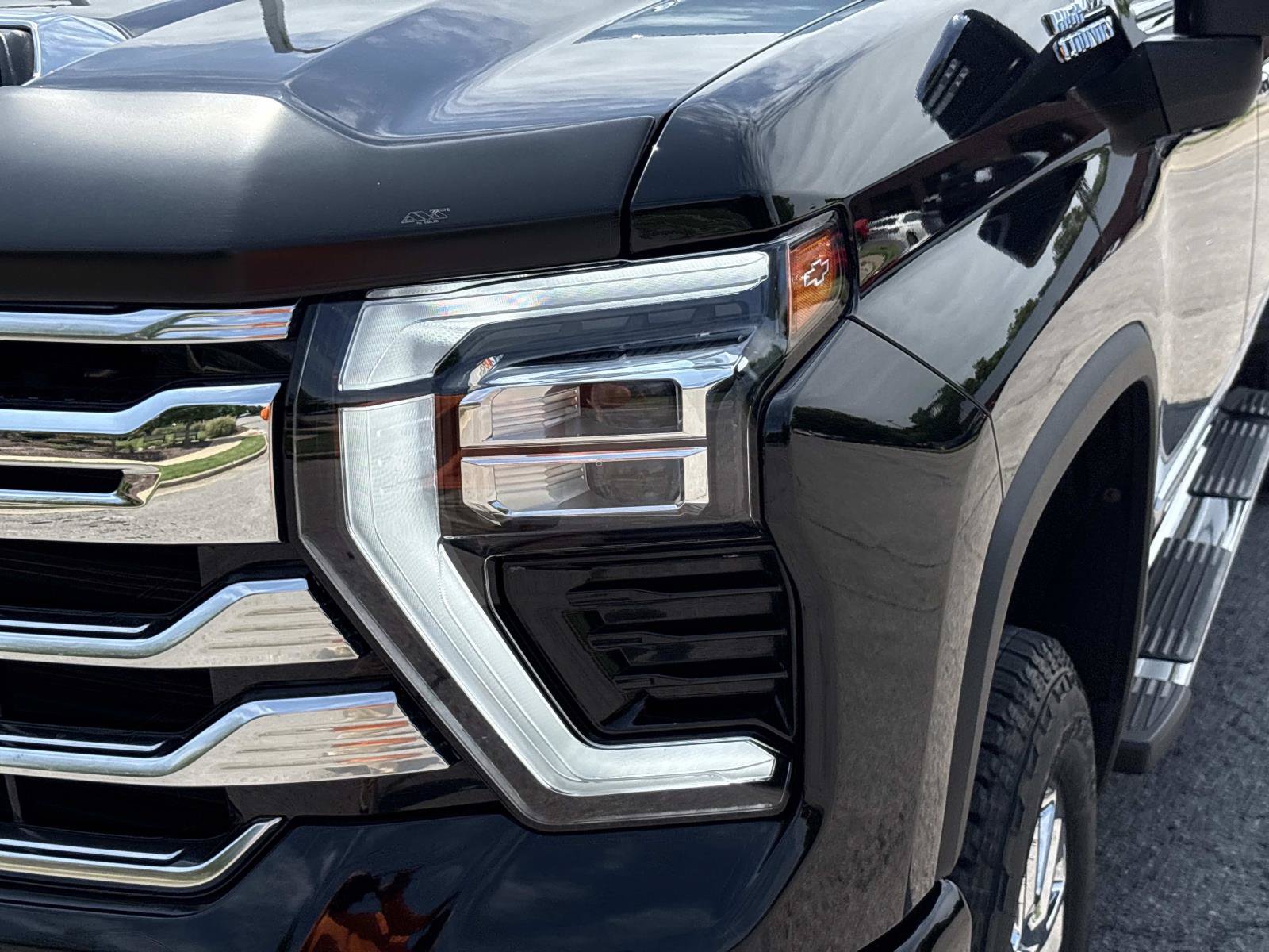 Used 2024 Chevrolet Silverado 2500 High Country w/ High Country Premium Package AWD/4WD image 12