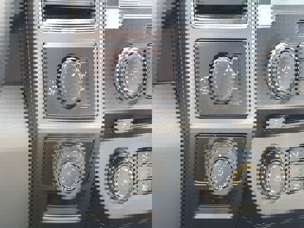 Used 2018 Ford F150 XLT w/ Equipment Group 302A Luxury image 31