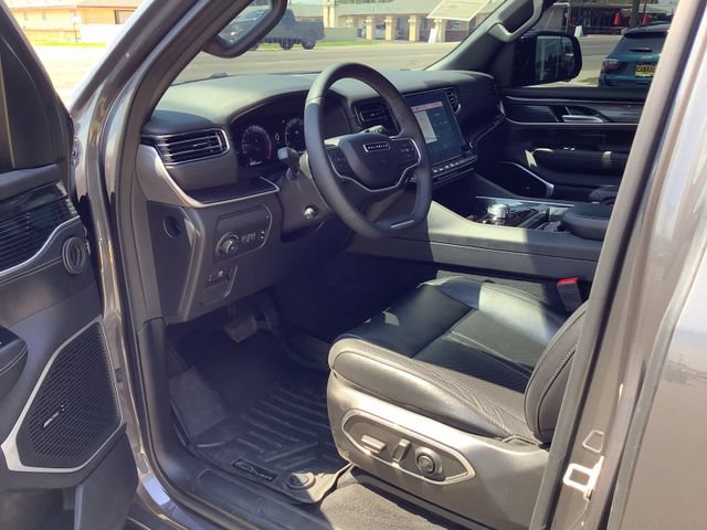 Used 2024 Jeep Wagoneer L 4WD w/ Premium Group I image 7