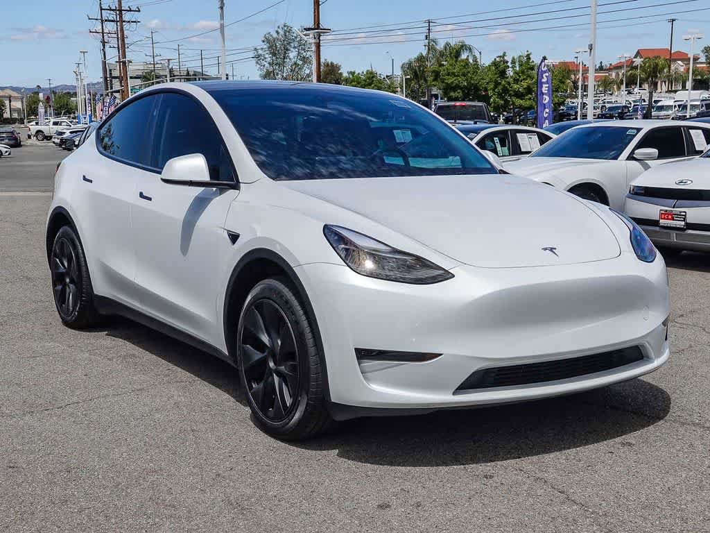 Used 2024 Tesla Model Y 2WD image 3