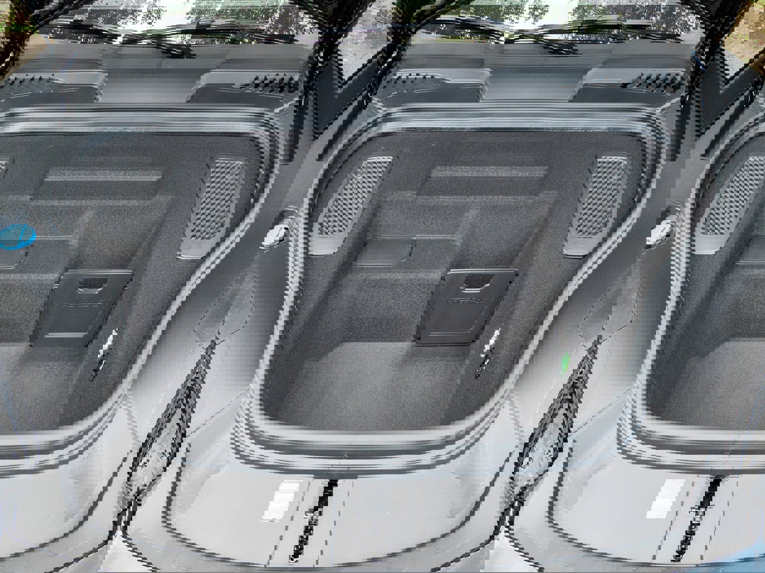 New 2025 Porsche Macan 4 Electric image 36