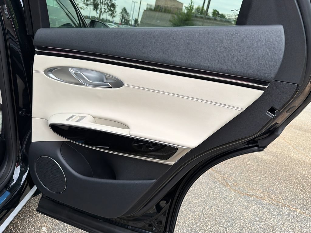 New 2027 Genesis GV70 2.5T AWD/4WD image 16