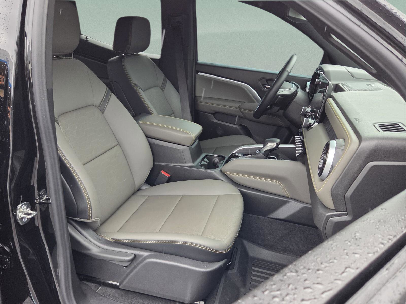 Used 2026 Chevrolet Colorado ZR2 w/ Technology Package AWD/4WD image 20