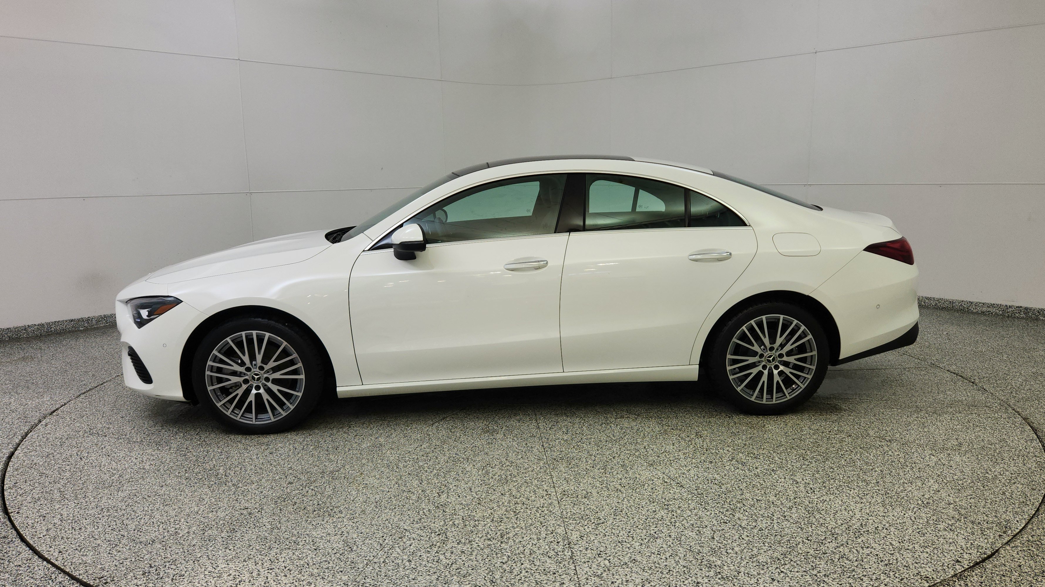 Used 2025 Mercedes-Benz CLA 250 image 4