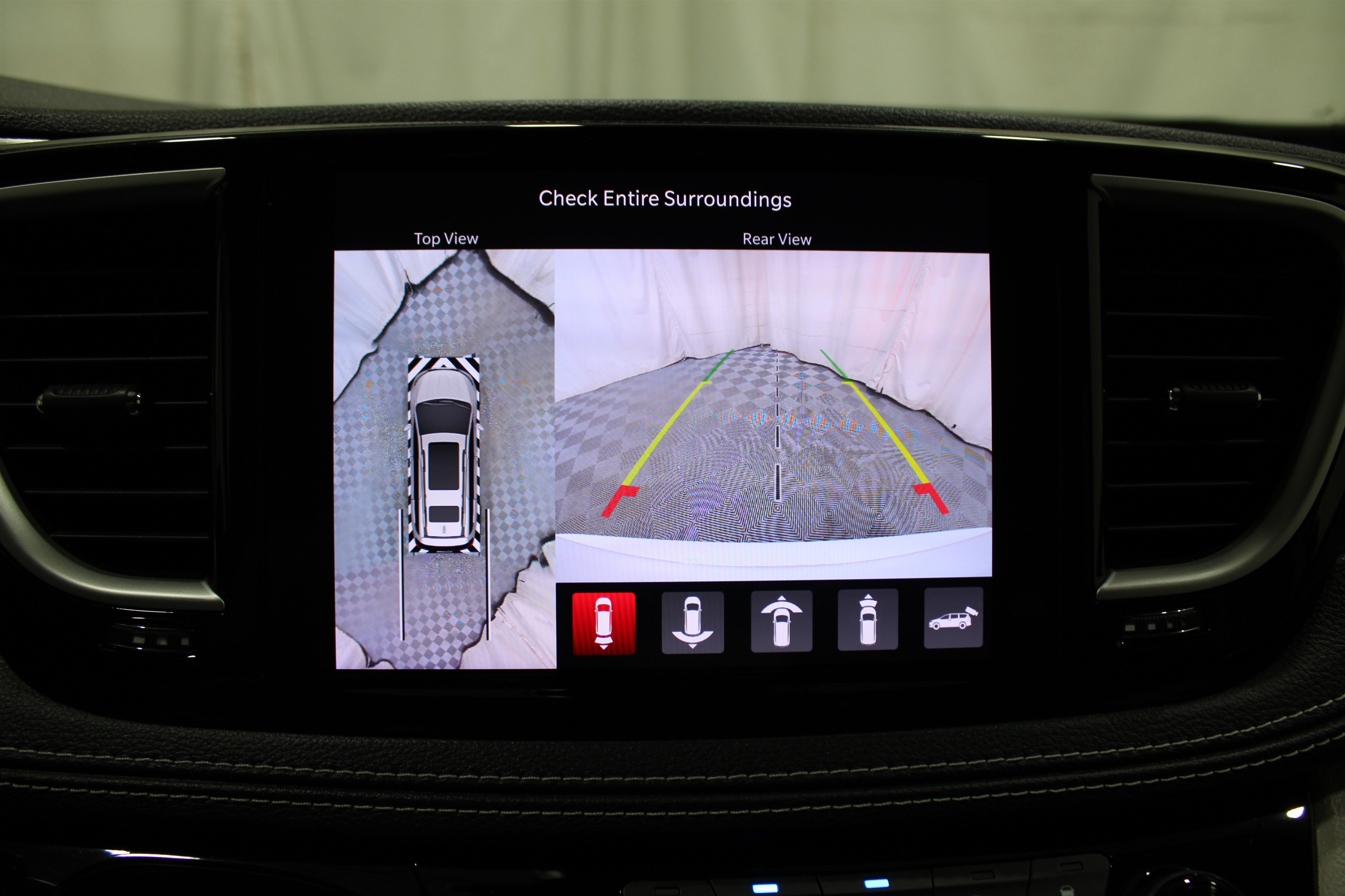 Used 2022 Chrysler Pacifica Touring-L image 21