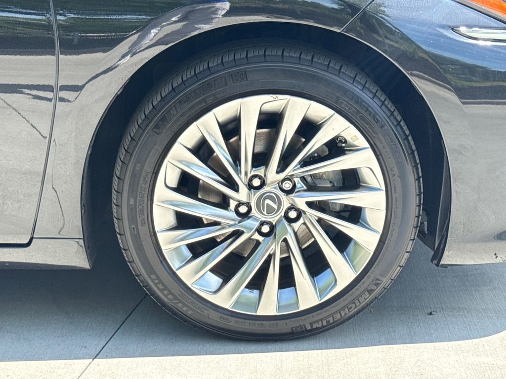 Used 2022 Lexus ES 350 Ultra Luxury w/ Accessory Package 2 FWD image 10