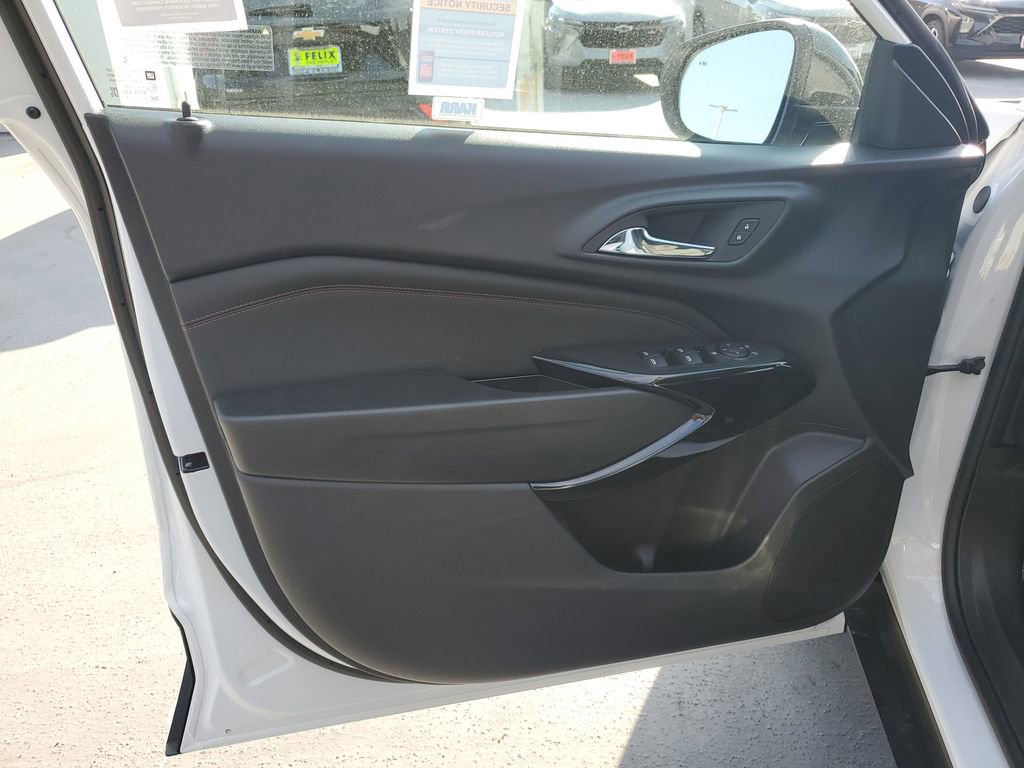 New 2026 Chevrolet Trax RS w/ Driver Confidence Package image 19