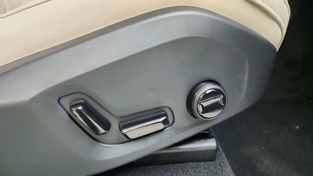New 2026 Volvo XC90 T8 Plus w/ Protection Package Premier AWD/4WD image 39