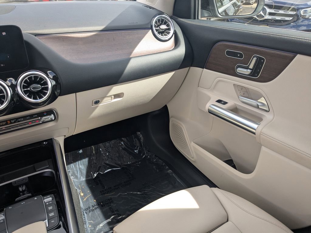 Certified 2023 Mercedes-Benz GLA 250 w/ Premium Package image 4