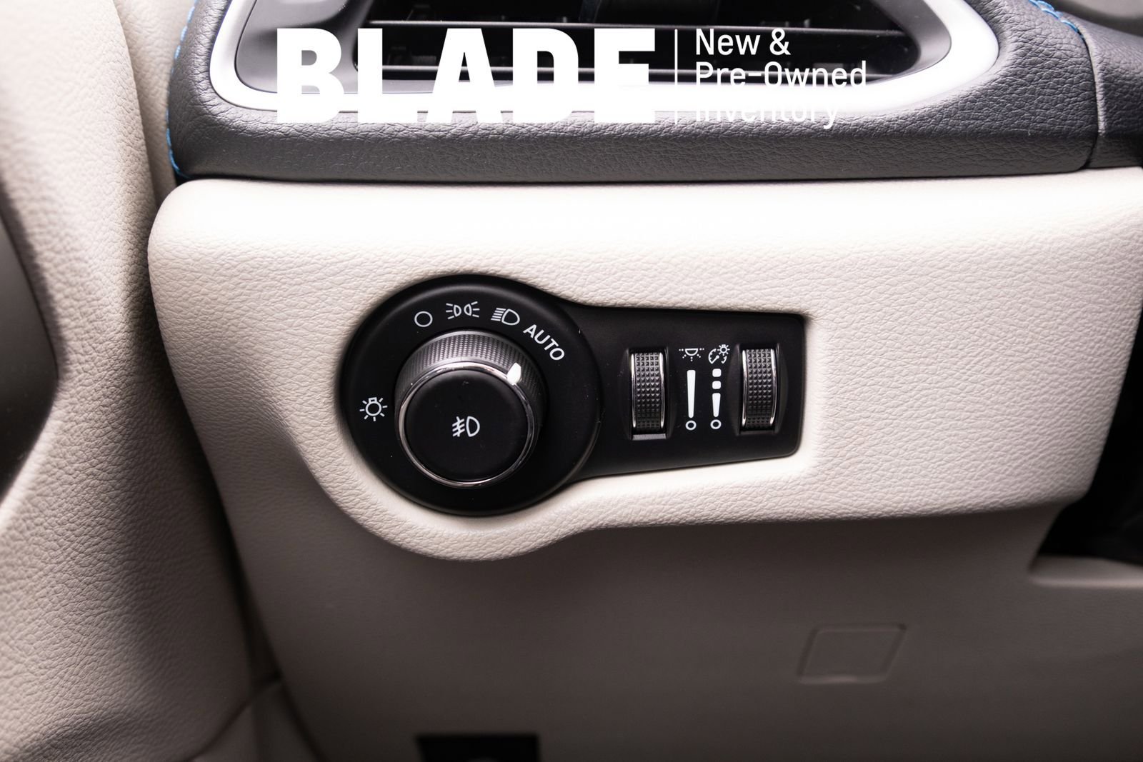 Used 2021 Chrysler Pacifica Touring-L FWD image 11