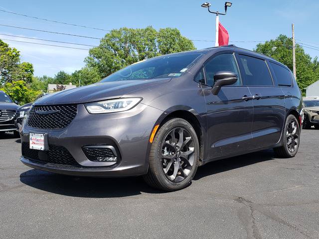 Used 2021 Chrysler Pacifica Touring-L w/ S Appearance Package FWD video 3