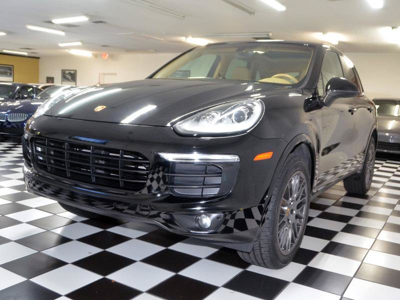 Used 2017 Porsche Cayenne Platinum Edition w/ Premium Package (PJV) AWD/4WD image 5