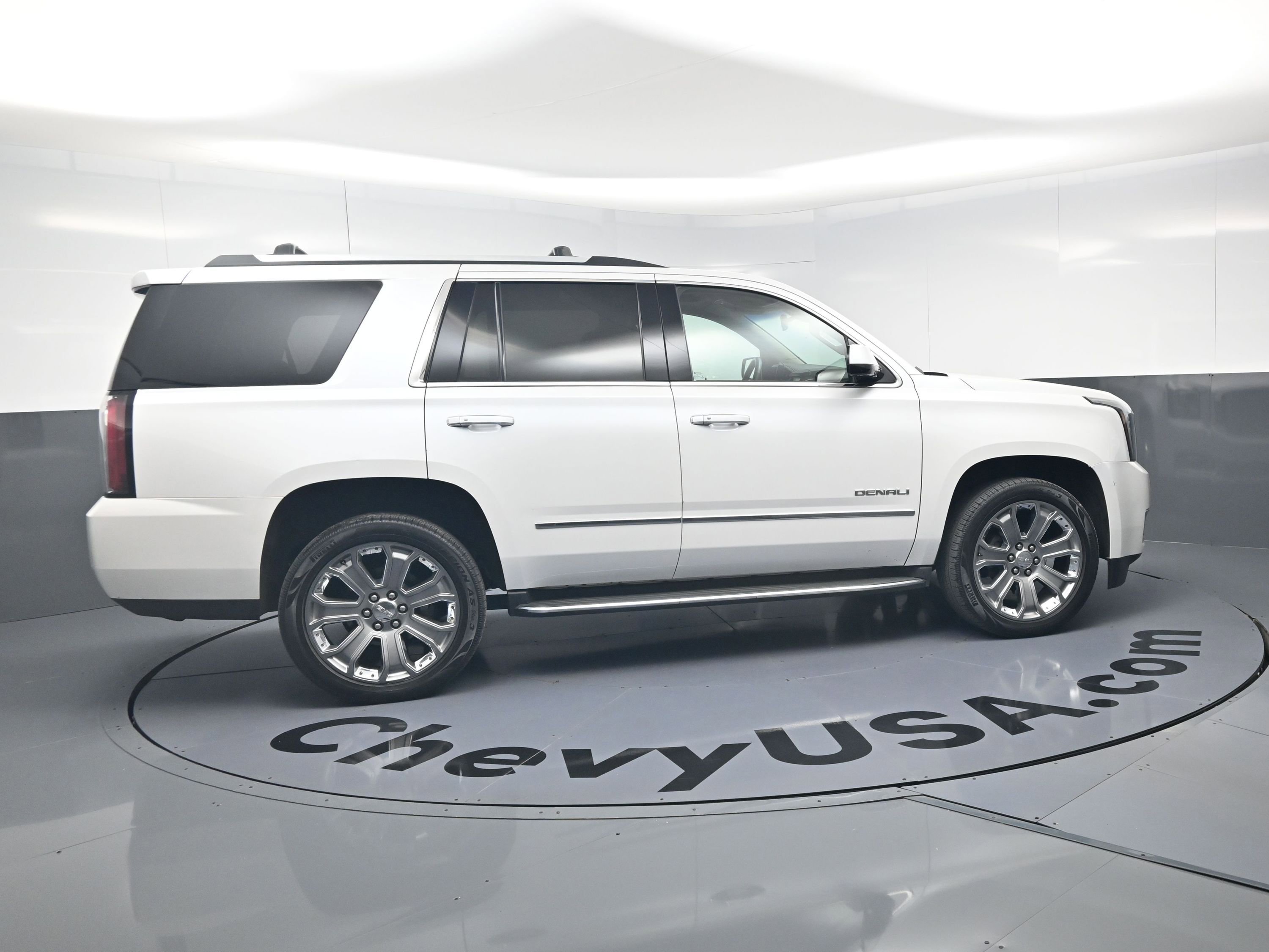 Used 2016 GMC Yukon Denali w/ Open Road Package AWD/4WD image 10