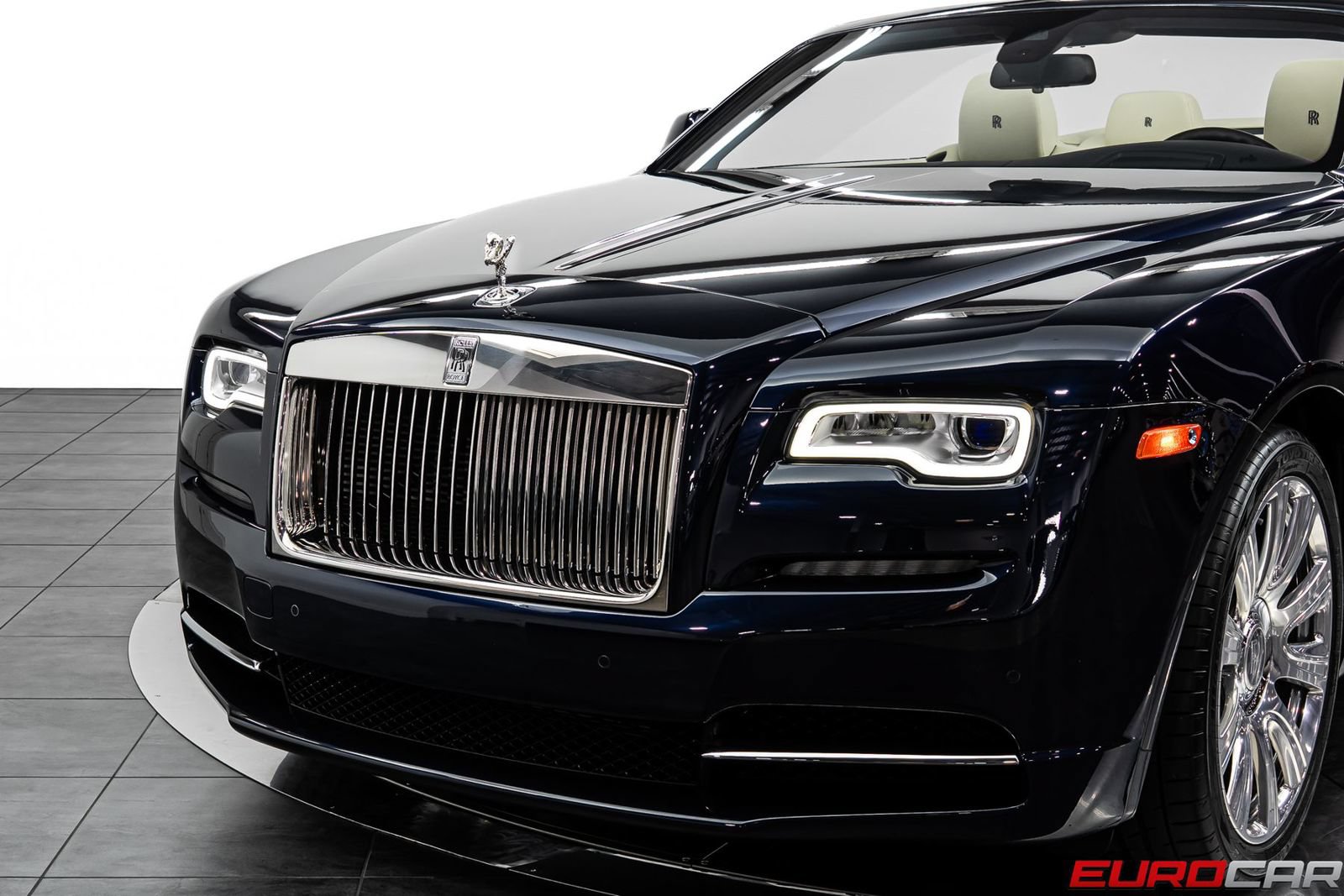 Used 2017 Rolls-Royce Dawn RWD image 15