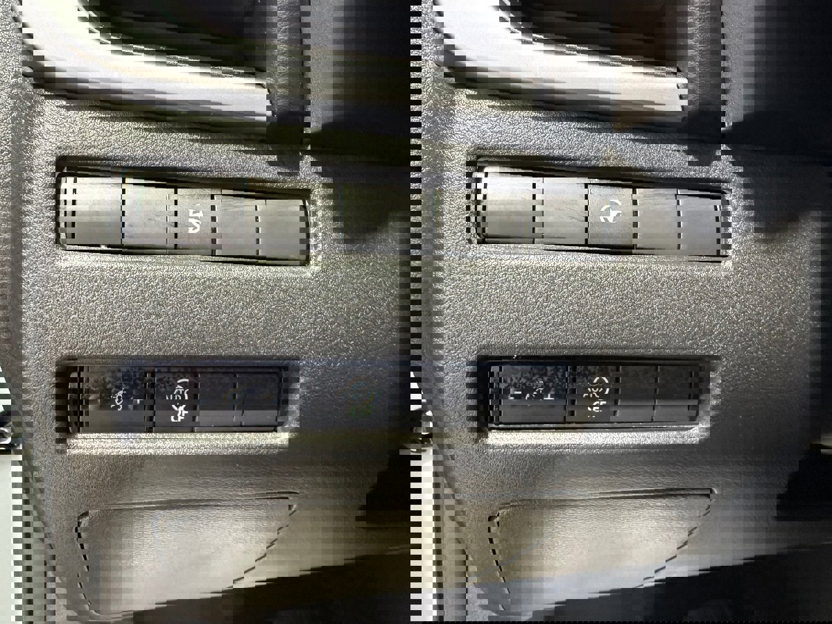 Used 2023 Nissan Rogue SV image 18