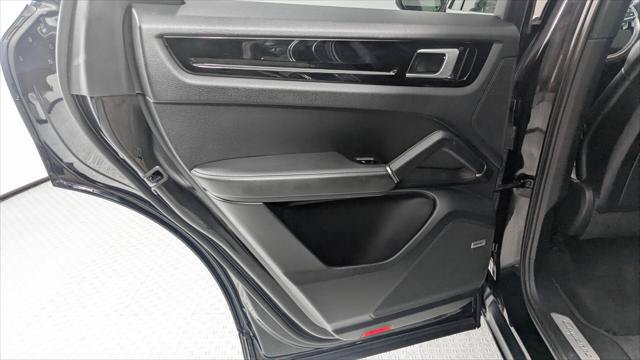 Used 2019 Porsche Cayenne AWD/4WD image 17