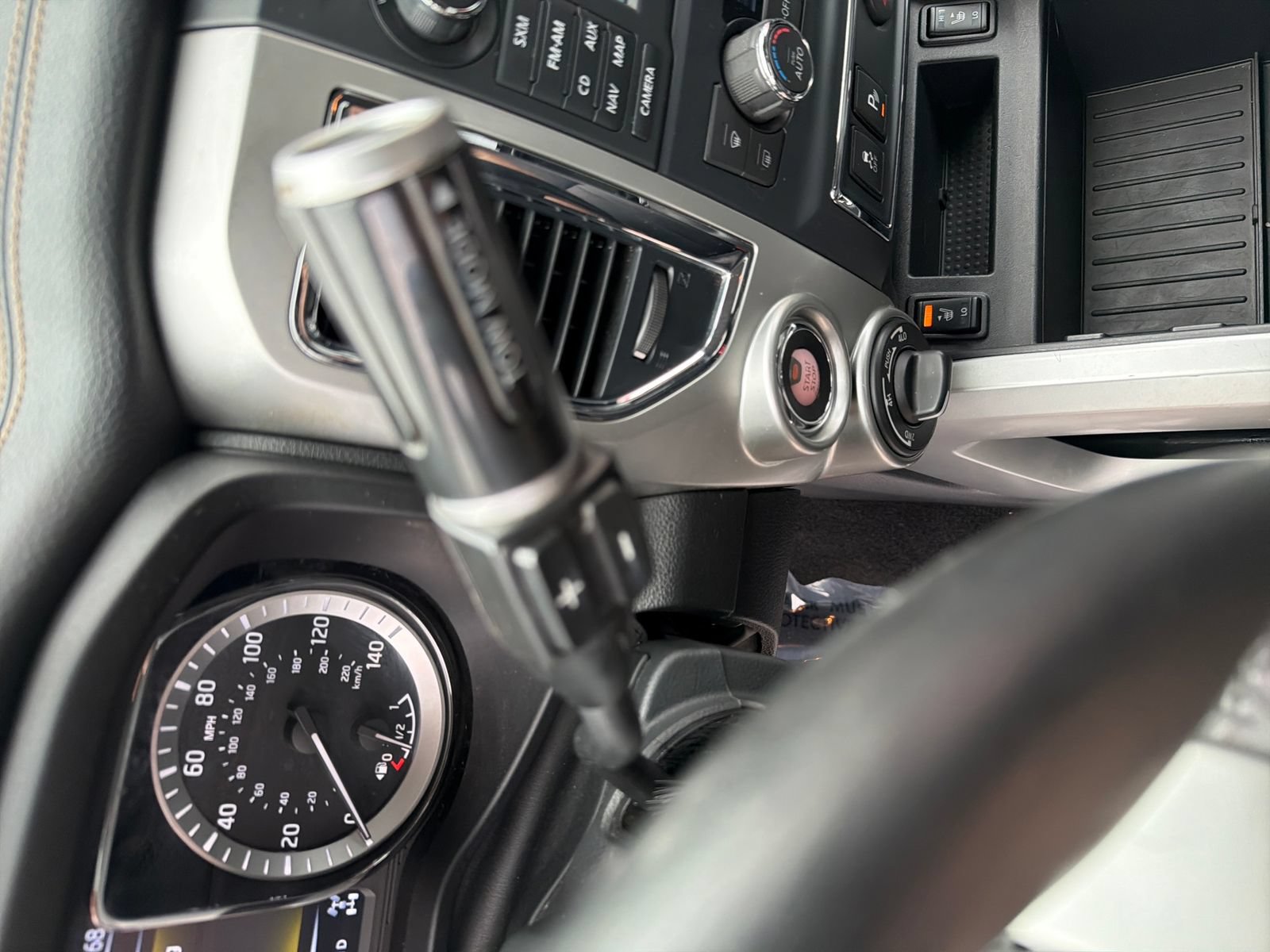 Used 2017 Nissan Titan SL AWD/4WD image 26