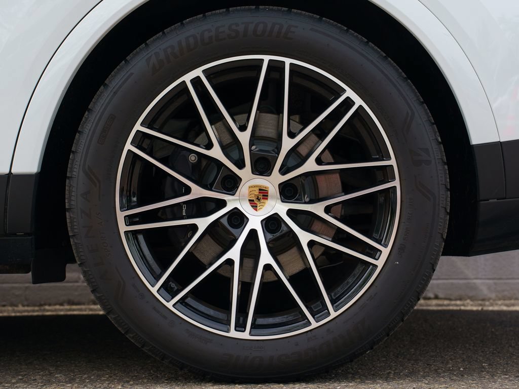 Certified 2026 Porsche Cayenne AWD/4WD image 13
