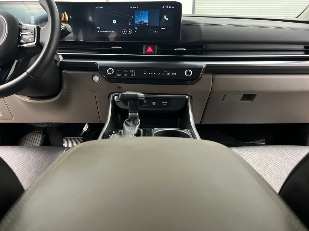 Used 2025 Kia Carnival image 46