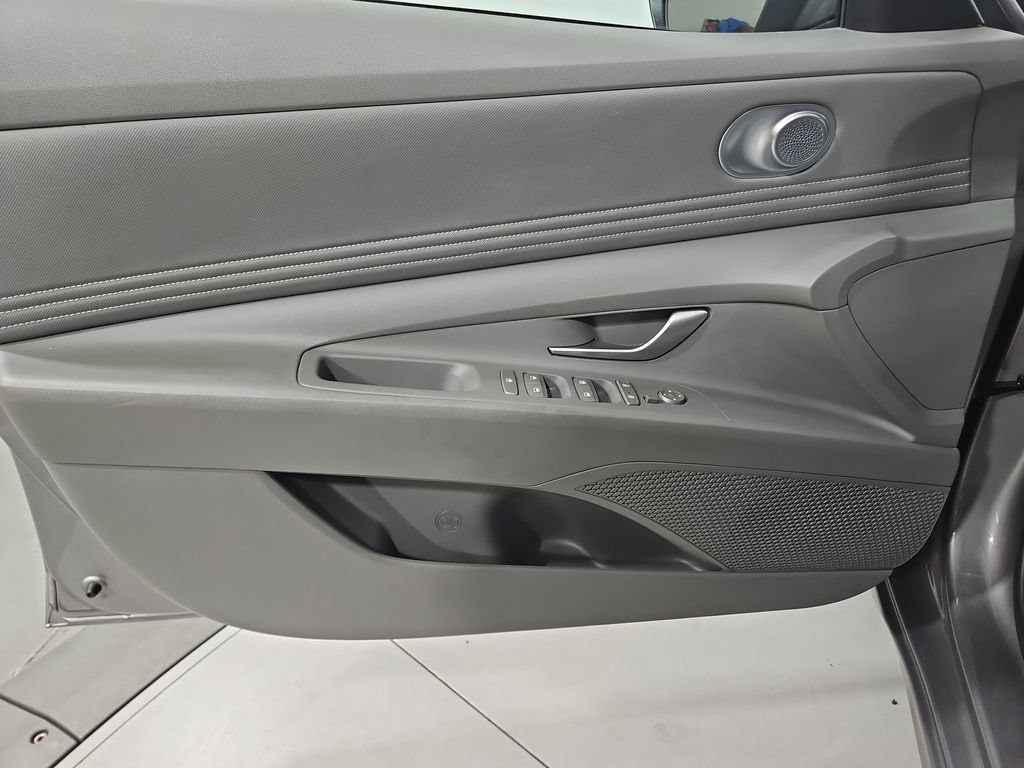 Certified 2023 Hyundai Elantra SEL w/ Convenience Package FWD image 12