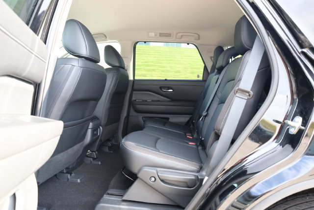 Used 2024 Nissan Pathfinder SL AWD/4WD image 28